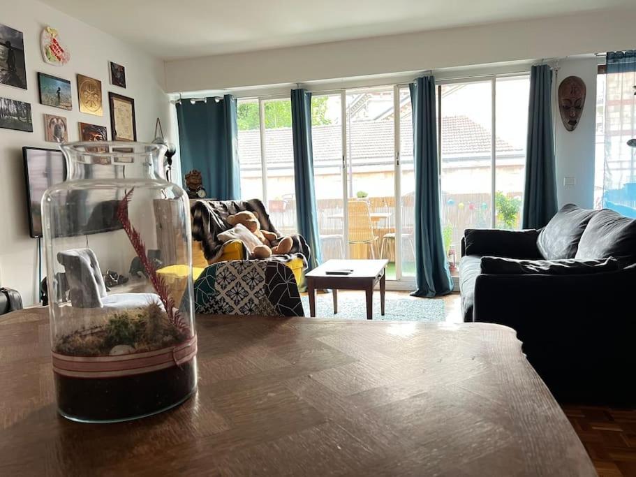 Grand Appartement Avec Balcon Et Parking Gratuit Sur Place París Exterior foto