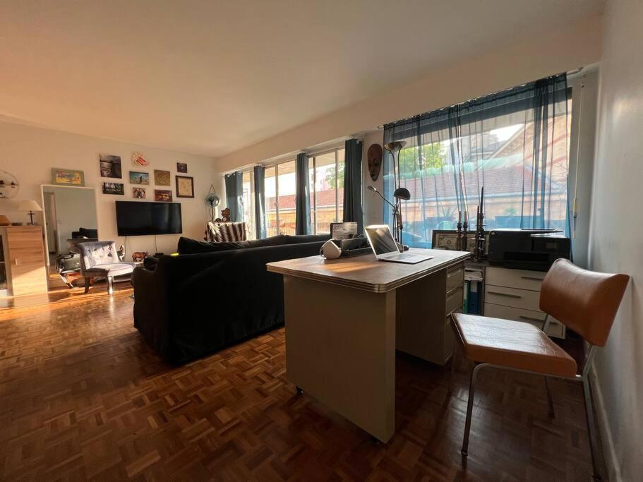 Grand Appartement Avec Balcon Et Parking Gratuit Sur Place París Exterior foto