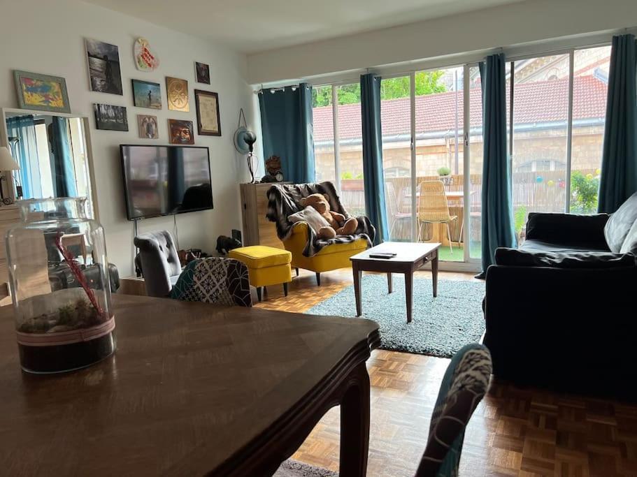 Grand Appartement Avec Balcon Et Parking Gratuit Sur Place París Exterior foto